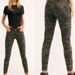 Etienne Marcel Grey Camo Skinny Jeans Size 27 NWT Zip Detail Stretch $228 Retail